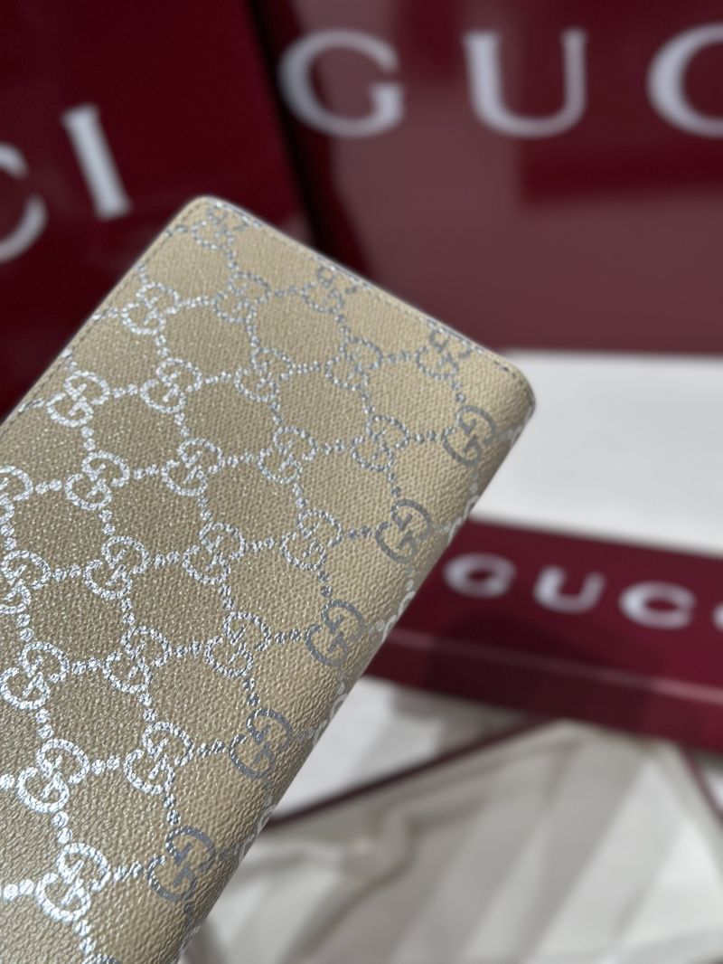 Gucci GG Emblem Zip Around Wallet in GG Monogram Fabric Beige/Silver 819122