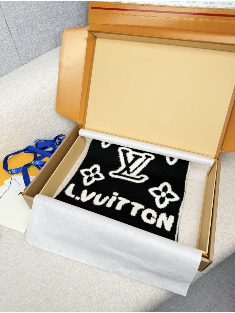 Louis Vuitton Grey Cashmere Knit Scarf with Monogram Blast Pattern - Luxe Cloud-Soft Feel