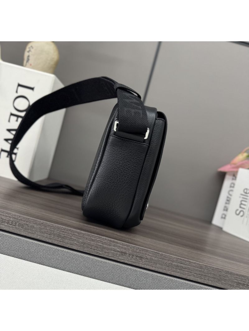 Loewe Medium Pebble Messenger Bag in Supple Grained Calfskin Black BANBA73X01