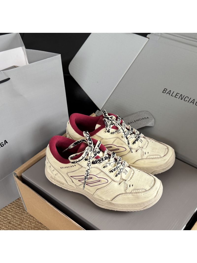 Balenciaga Hamptons Worn-out Sneaker 841765 White Red