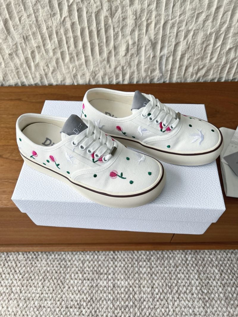 Dior Saltwind Sneaker White Cotton Embroidered With Dior Doves & Roses Motif 3SN348A