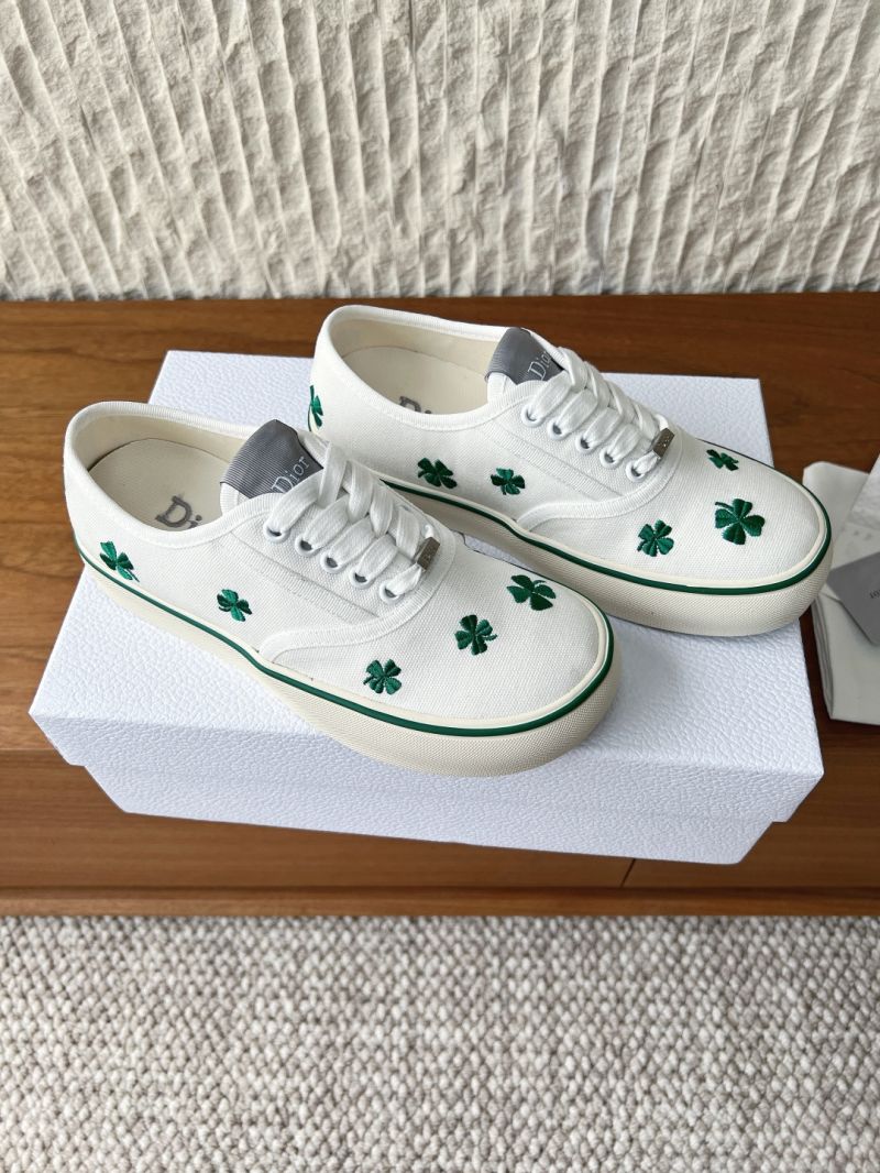DIOR SALTWIND SNEAKER WHITE COTTON EMBROIDERED WITH DIOR GREEN CLOVER MOTIF 3SN348A