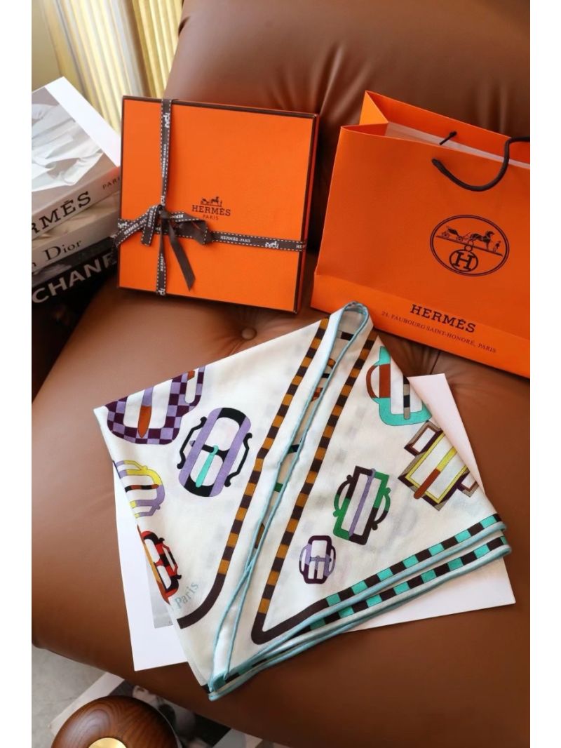 Hermes Bouclerie Moderne En Casaques Giant Triangle Cashmere Silk H364113S White