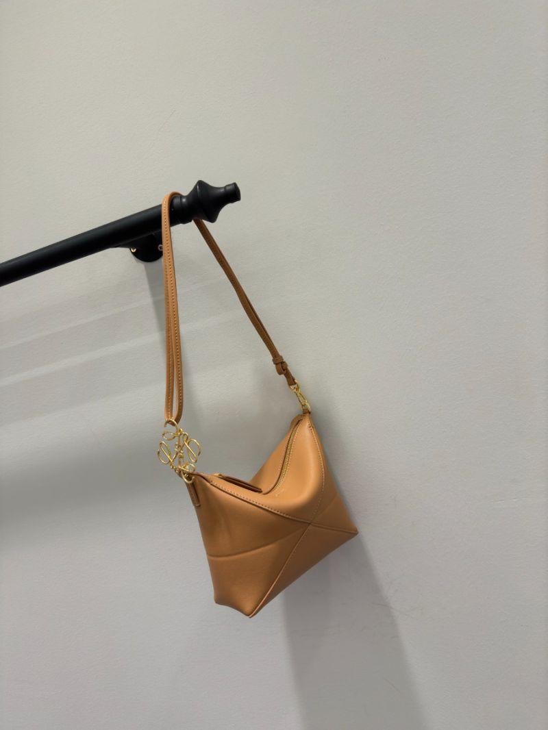 Loewe Puzzle Fold pouch in shiny nappa calfskin C510PT1 Warm Dessert