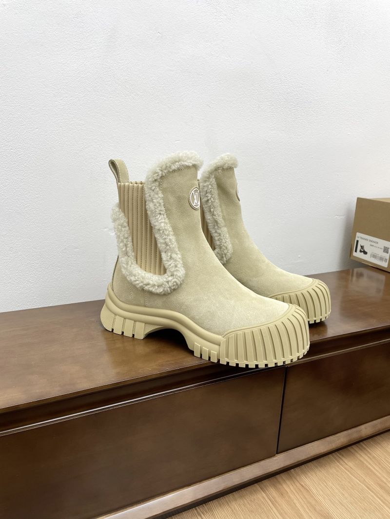 Louis Vuitton LV Ski Ruby Flat Ankle Boot in Suede Calf Leather and Shearling 1AC7AU