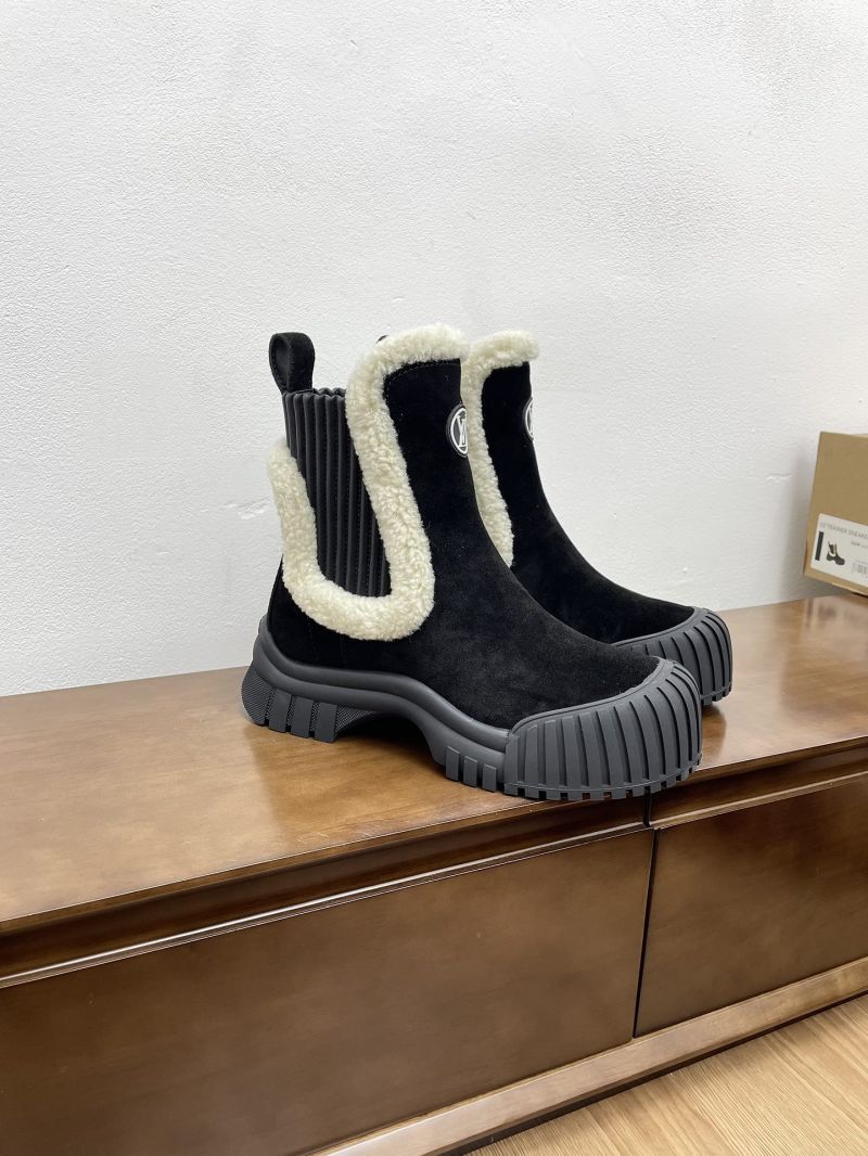 Louis Vuitton LV Ski Ruby Flat Ankle Boot in Suede Calf Leather and Shearling 1AC7AU Black