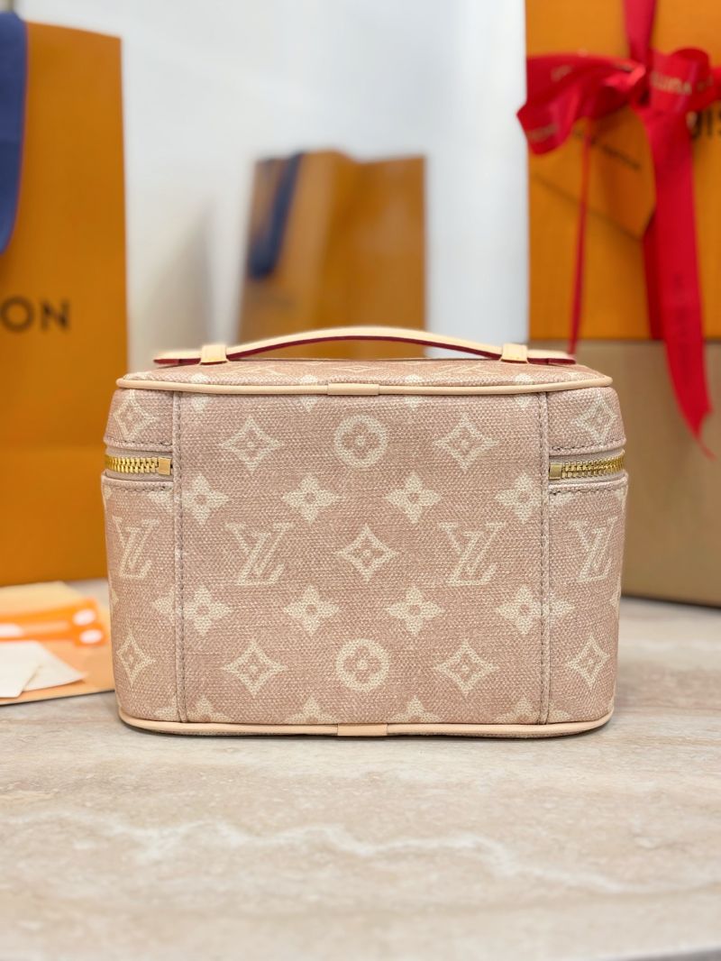 Louis Vuitton Travels With Grace Coddington M15170