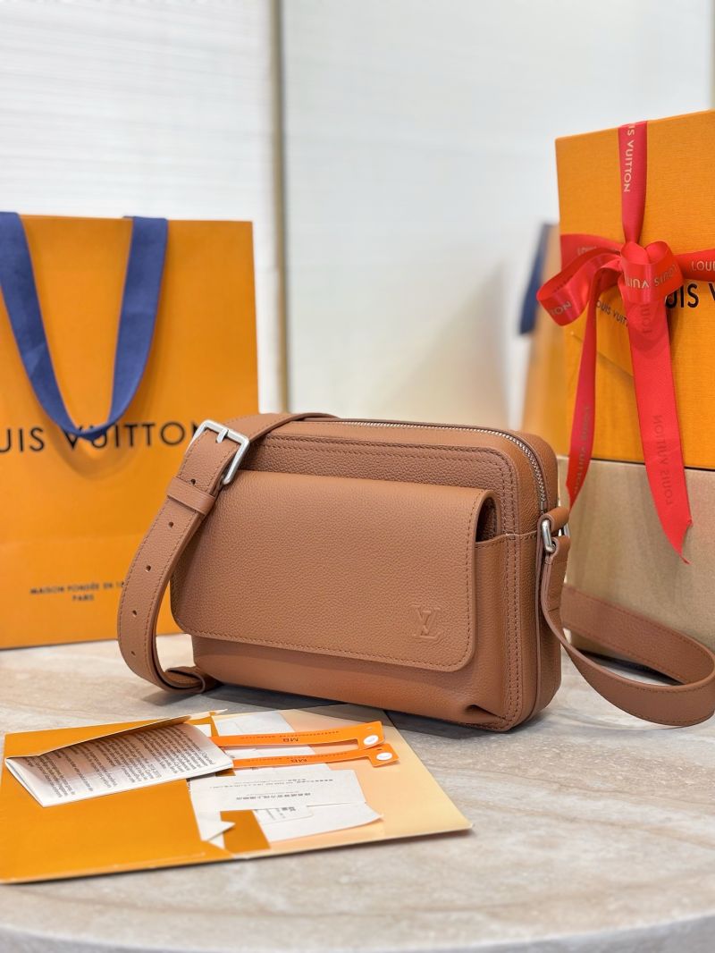 Louis Vuitton LV Boarding Messenger M15265 Tan