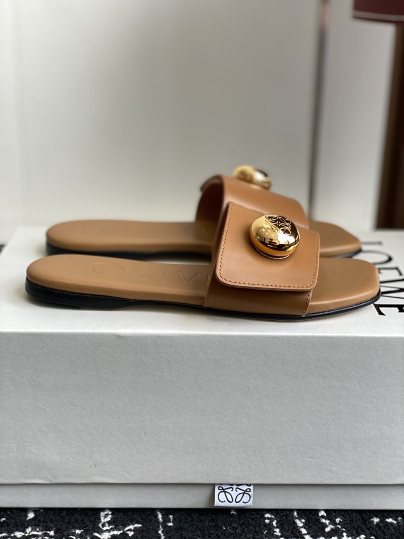 Loewe Pebble Slide in Soft Calfskin 815465XB0 Oak