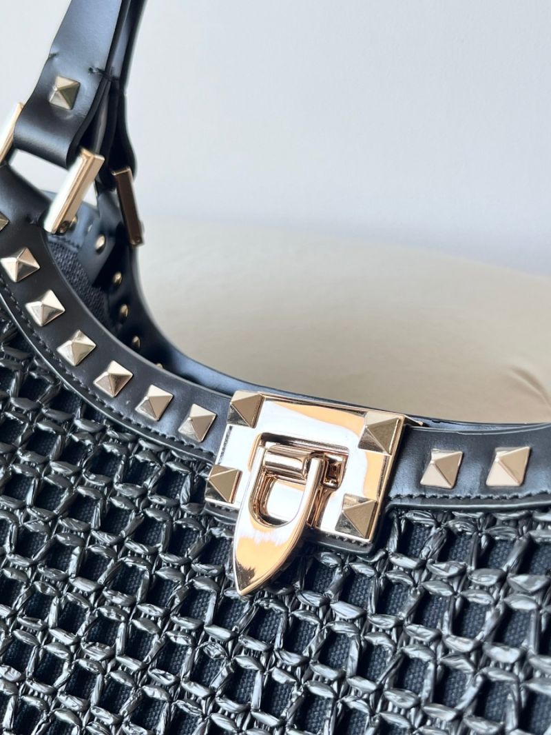 Valentino Garavani Rockstud Raffia Tote Bag 22081 black