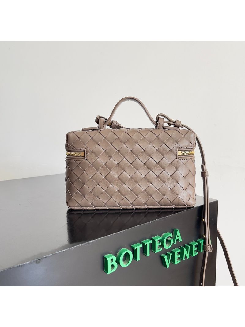 Bottega Veneta BV Bang Bang Intrecciato Leather Vanity Case 789109 pinecone