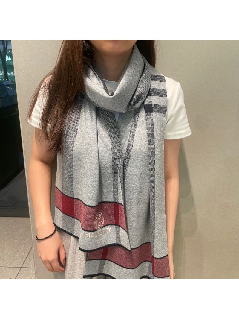 Burberry 2025 Latest TB Cashmere Scarf 32 x 200 cm light grey – A Touch of Luxe & Timeless Elegance