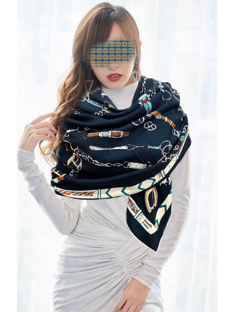 Hermes 2025 New Release – Double-Sided Cashmere & Silk Scarf black 140 x 140 cm