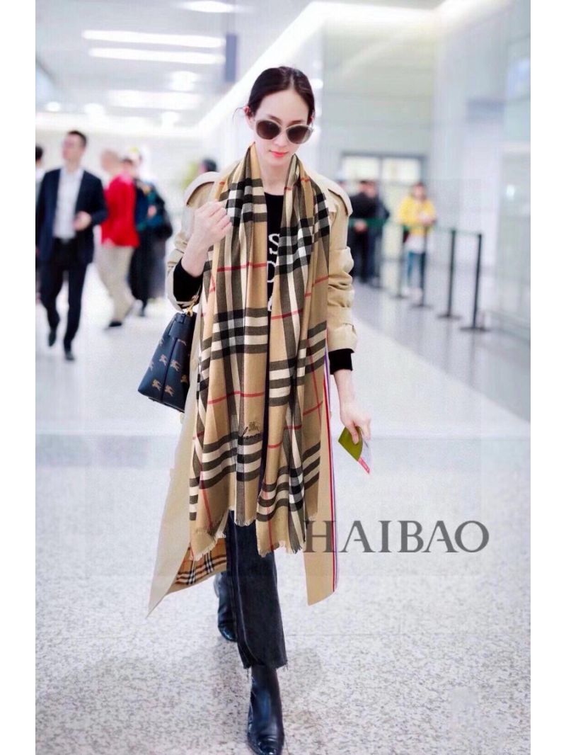 Burberry Logo Check Wool & Cashmere Long Scarf – 110x200cm