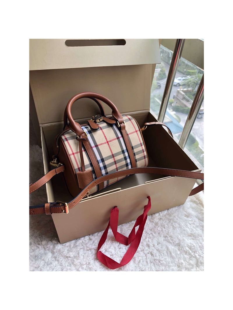 Burberry The Small Alchester In Horseferry bowling bag brown