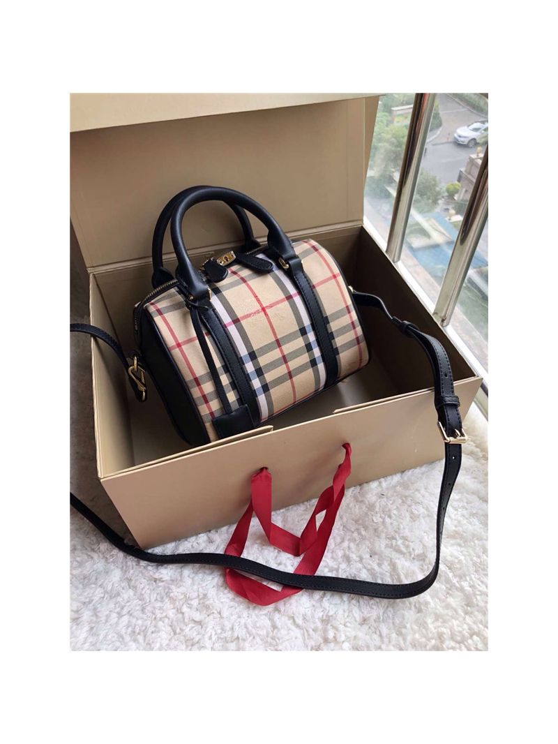 Burberry The Small Alchester In Horseferry bowling bag black 