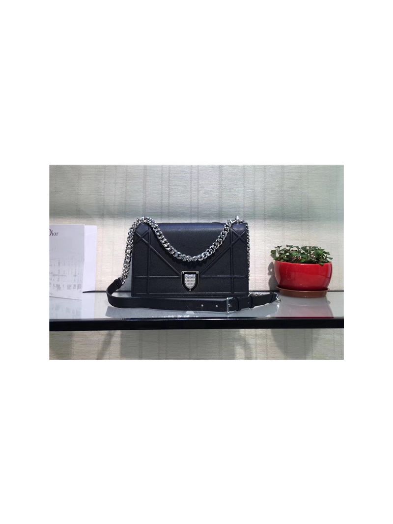 Dior Diorama flap bag in grained calfskin Leather black 