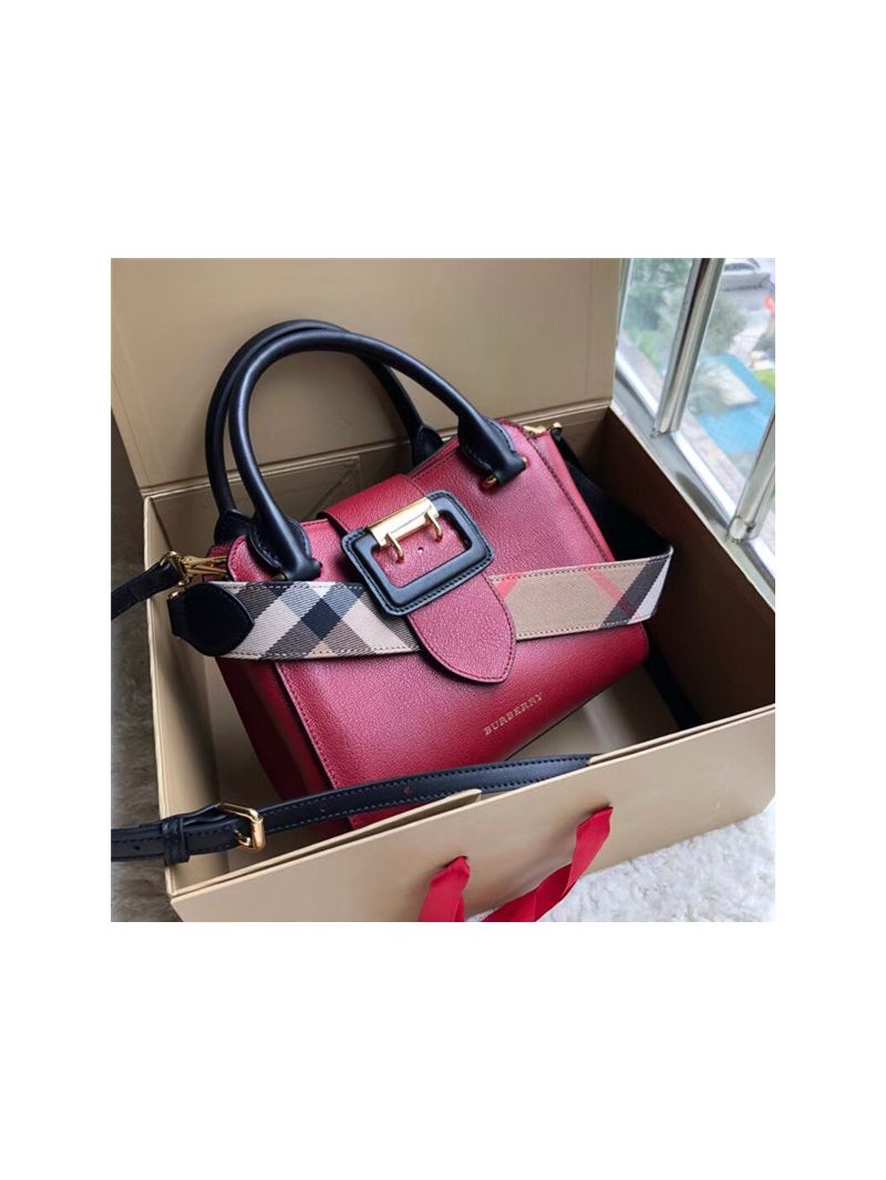  Burberry The Small/Medium Buckle Tote in red Grainy Leather 40337511