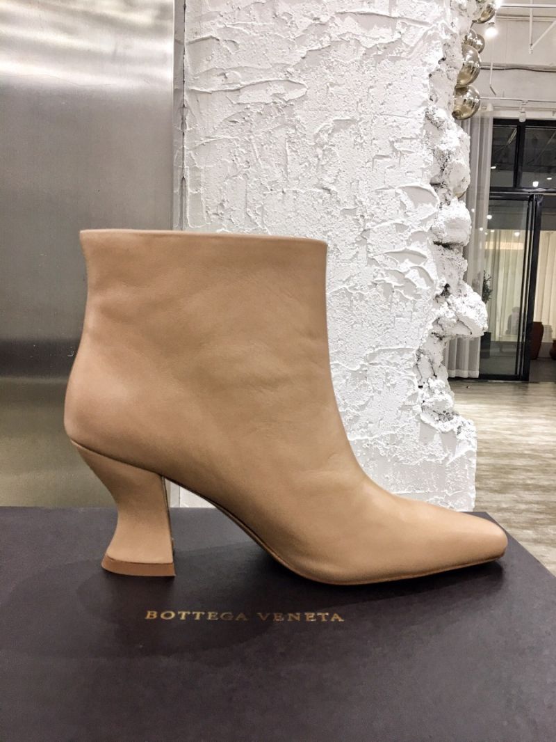 Bottega Veneta BV Almond Boots 608840 in Lambskin Nude