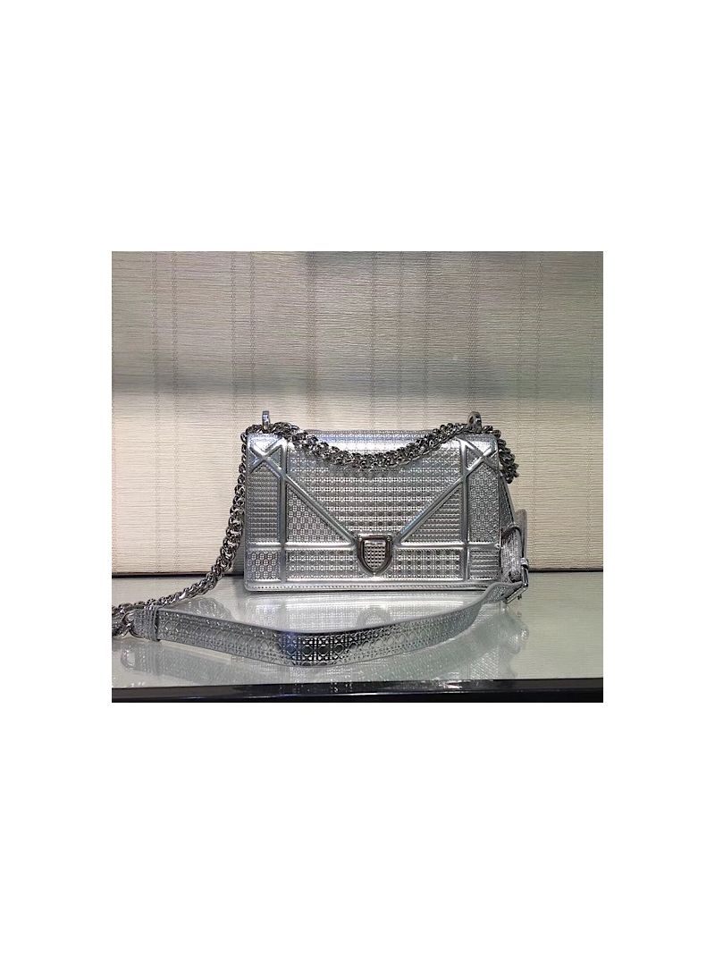 "Diorama" Flap in Silver-tone Metallic Calfskin with Micro-Cannage Motif Bag Silver