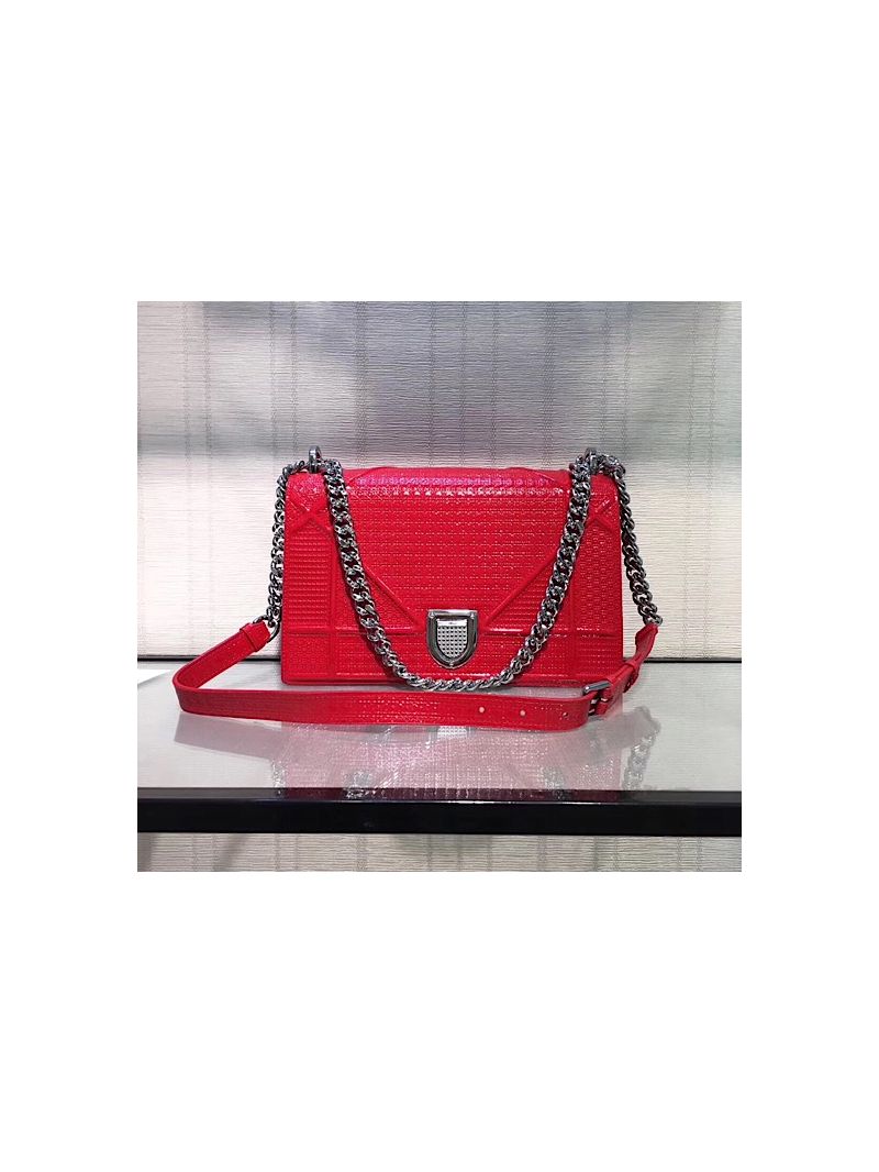"Diorama" Flap in Silver-tone Metallic Calfskin with Micro-Cannage Motif Bag Red