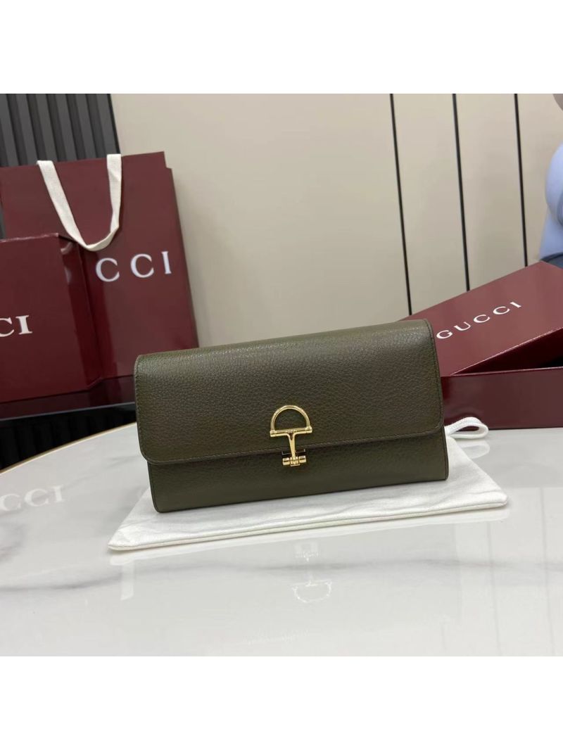 Gucci Softbit Continental Wallet with Chain in Grained Leather Green 828147