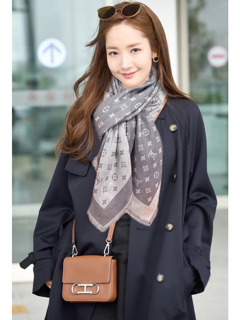 Louis Vuitton 2025 Cashmere Scarf, Grey Monogram, Luxe Soft Touch & Timeless Elegance