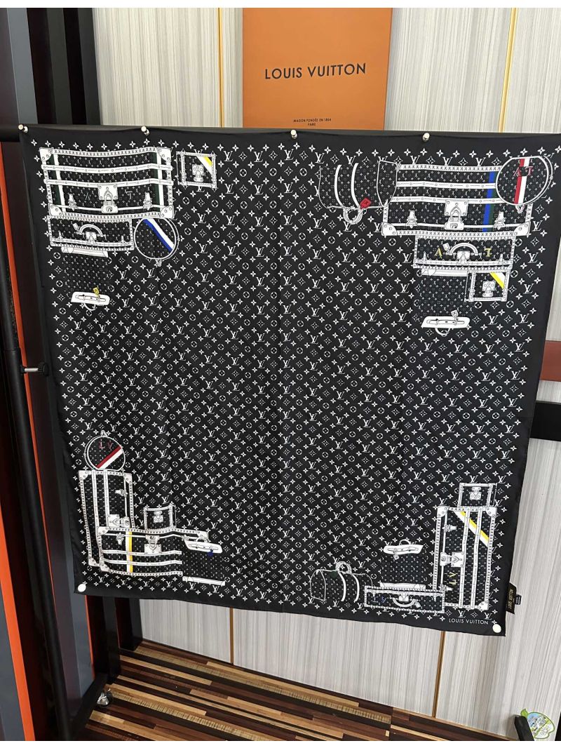 Louis Vuitton Black Cashmere Scarf - Iconic Monogram, Ultra-Soft & Luxe