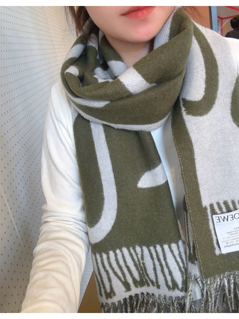 Loewe Green Logo Scarf: Luxe Wool Blend, Iconic Pattern, Timeless Elegance