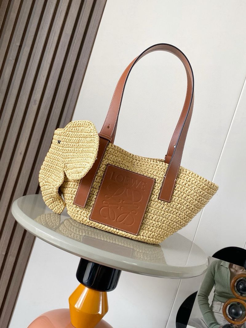 LOEWE Elephant Basket Bag in Raffia and Calfskin Natural/Tan A546T37X01