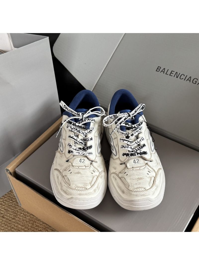 Balenciaga Hamptons Worn-out Sneaker 841765 White Blue