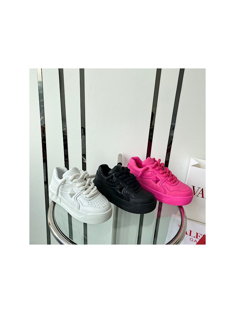 Valentino Garavani Men Female One Stud Leather Platform Sneakers 222807