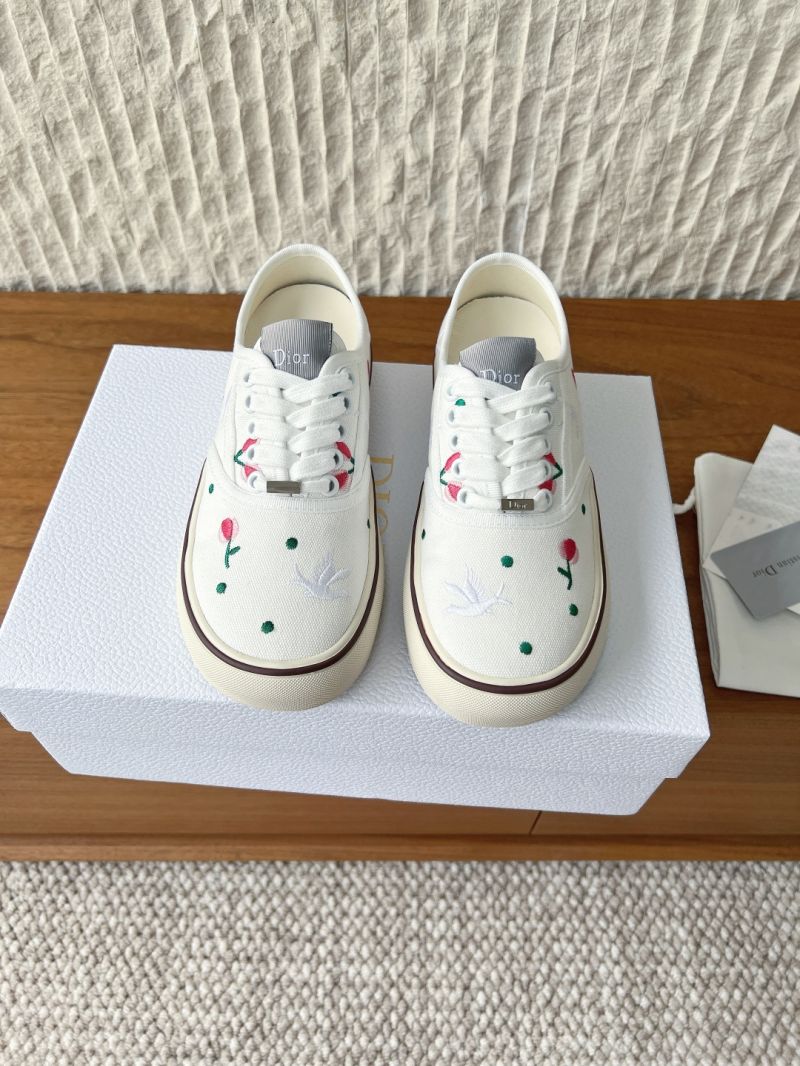 Dior Saltwind Sneaker White Cotton Embroidered With Dior Doves & Roses Motif 3SN348A