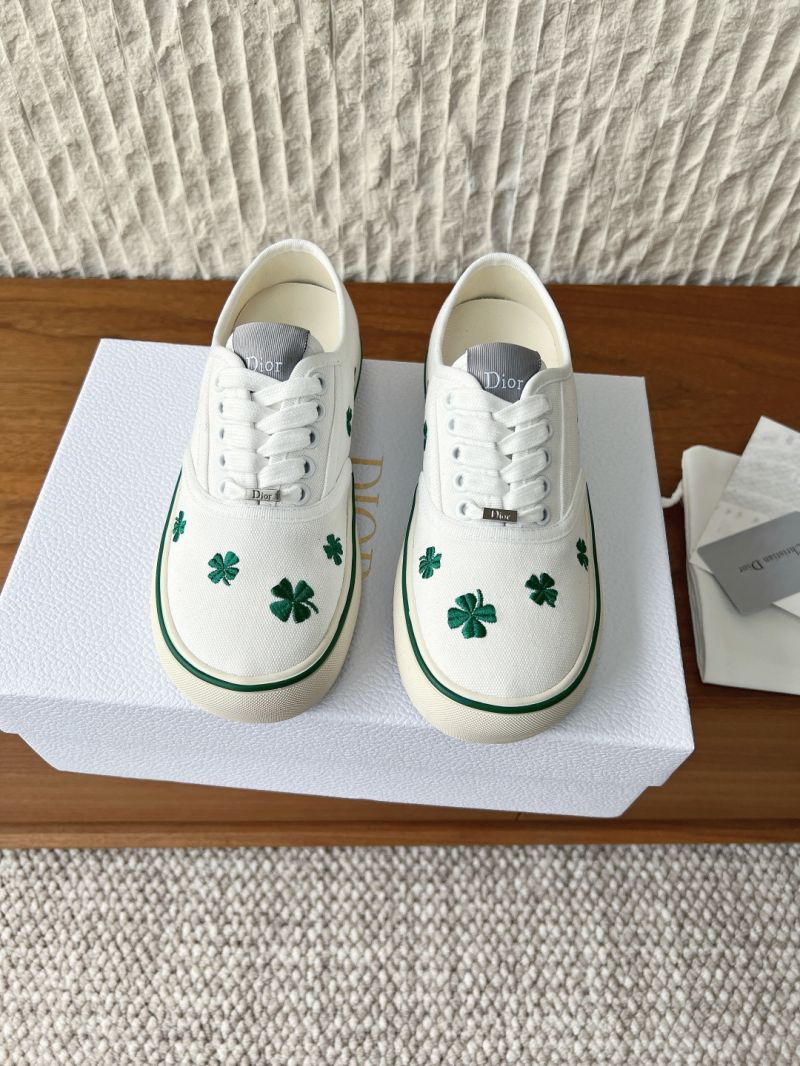 DIOR SALTWIND SNEAKER WHITE COTTON EMBROIDERED WITH DIOR GREEN CLOVER MOTIF 3SN348A
