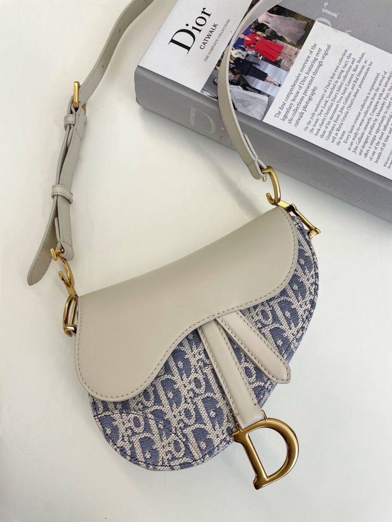 DIOR SADDLE SOFT BAG MINI WITH STRAPS DIOR OBLIQUE RAFFIA EFFECT CHAMBRAY AND SMOOTH CALFSKIN M0465CD