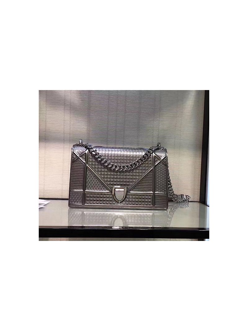 "Diorama" Flap in Silver-tone Metallic Calfskin with Micro-Cannage Motif Bag Onyx Black