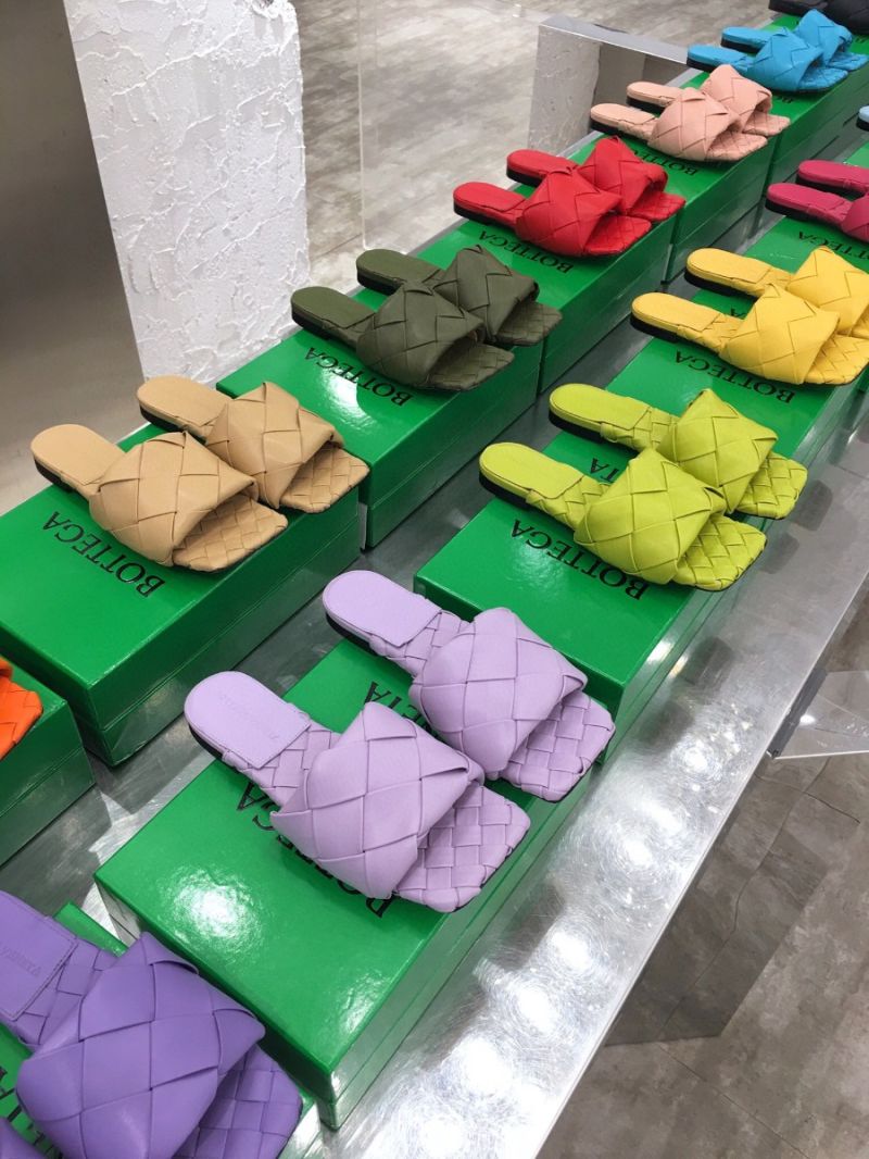 Bottega Veneta BV Lido Flat Sandals 608853 Black