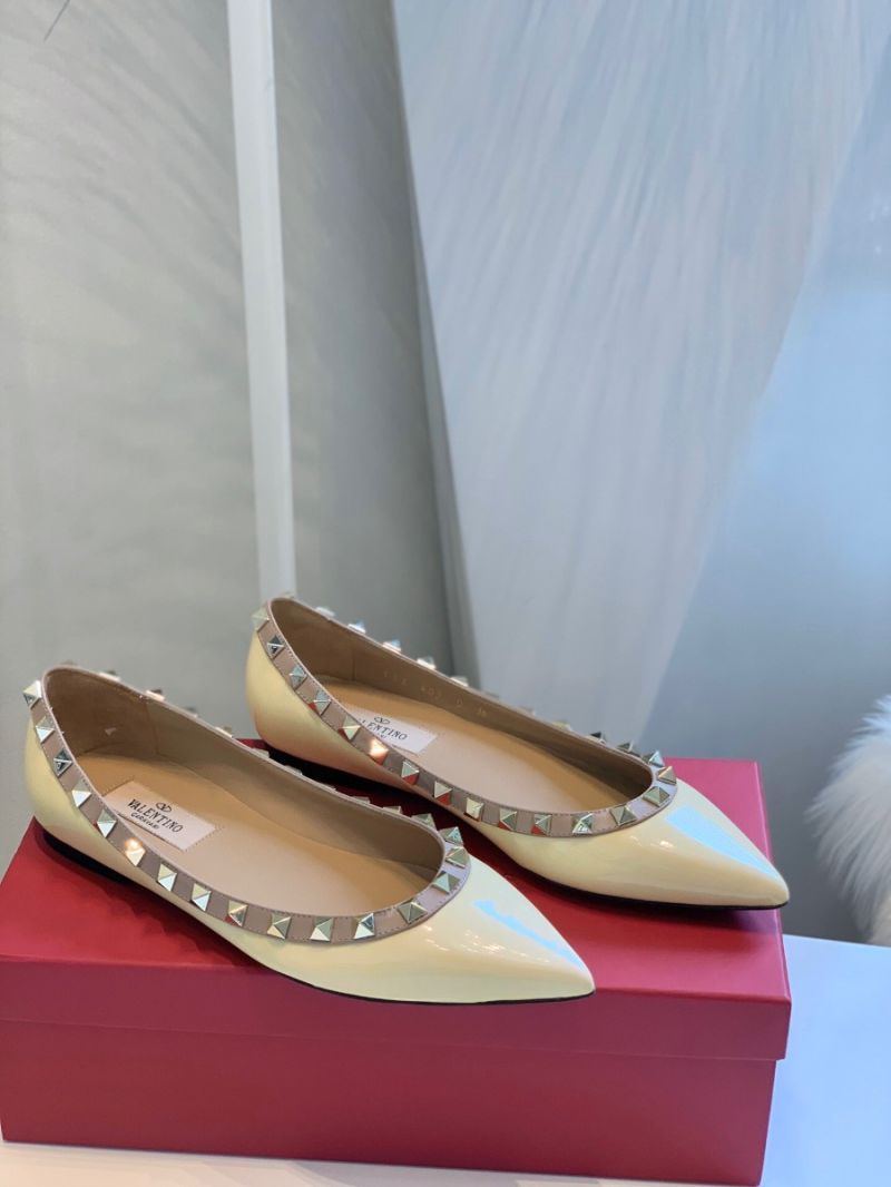 Valentino Garavani Patent Rockstud Ballet Flat Ivory