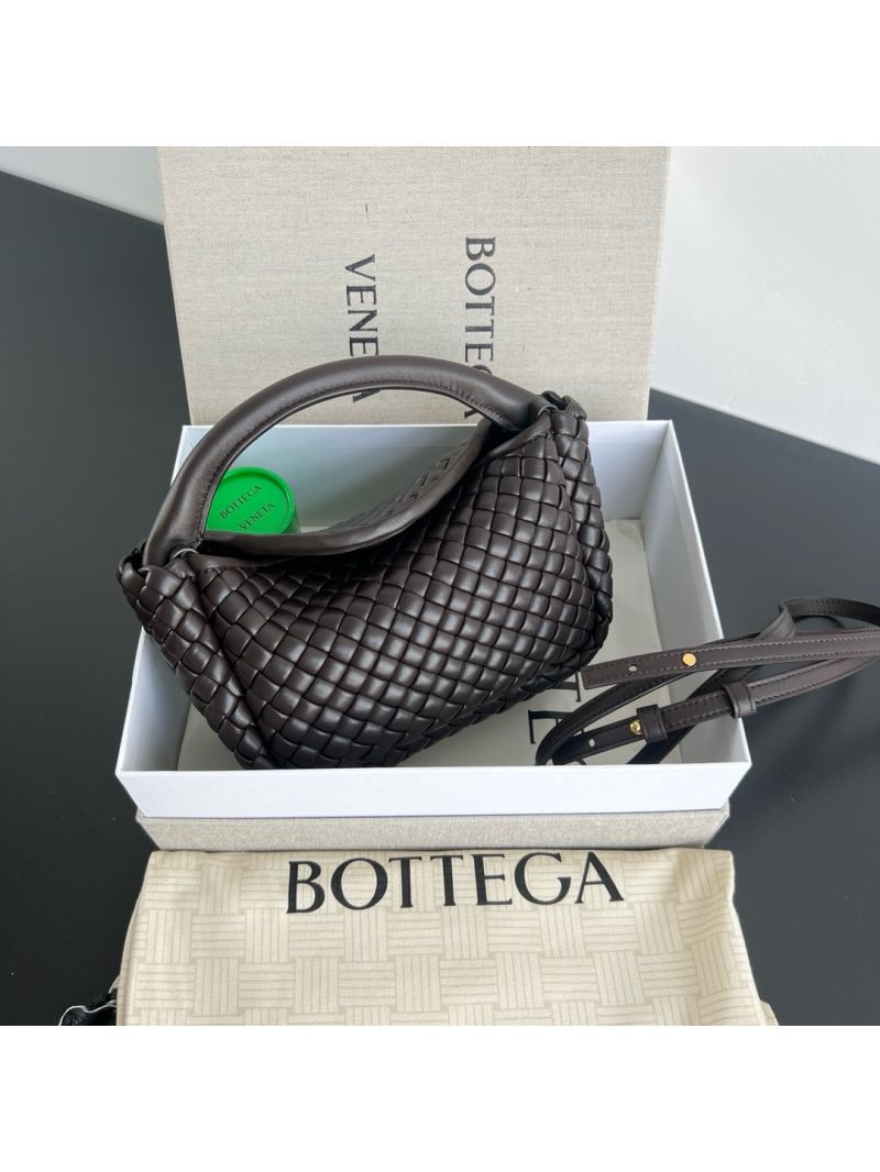 Bottega Veneta BV Small Cobble Top Handle soft padded Intreccio leather 805739 Fondant