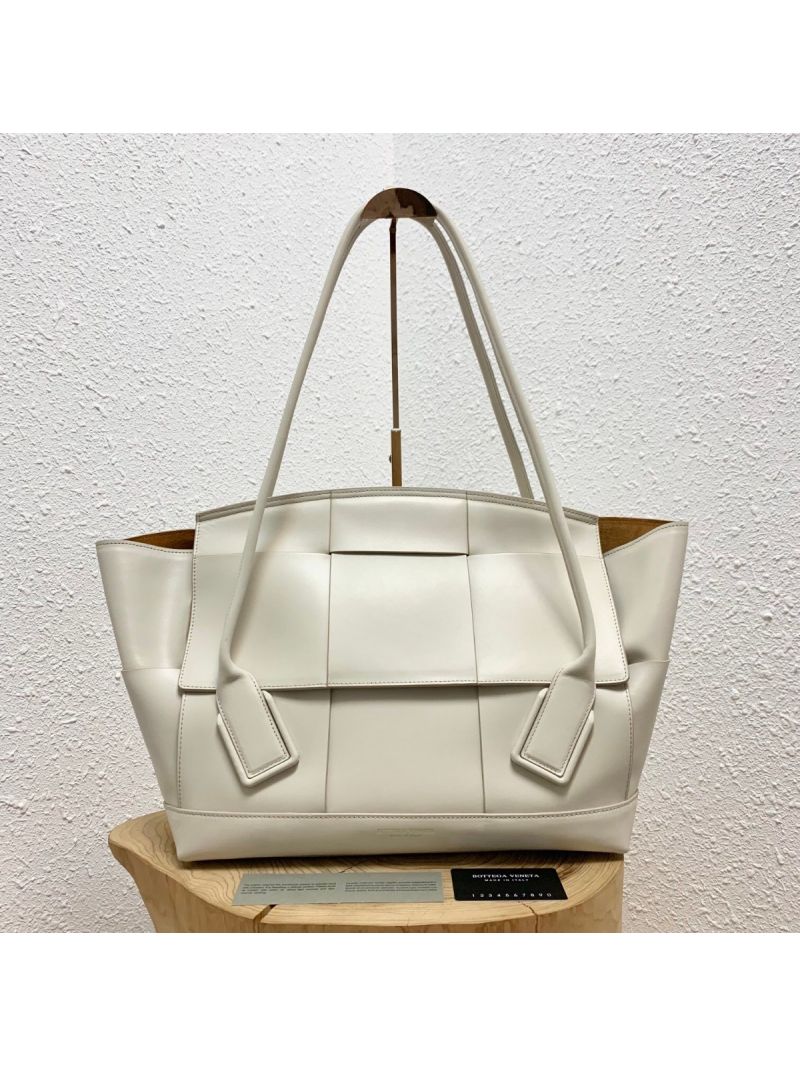 Bottega Veneta BV Arco 56 Bag In French Calf 573400 White