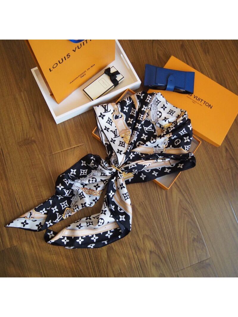 Louis Vuitton LV Confirdential Square Scarf M70638 Black