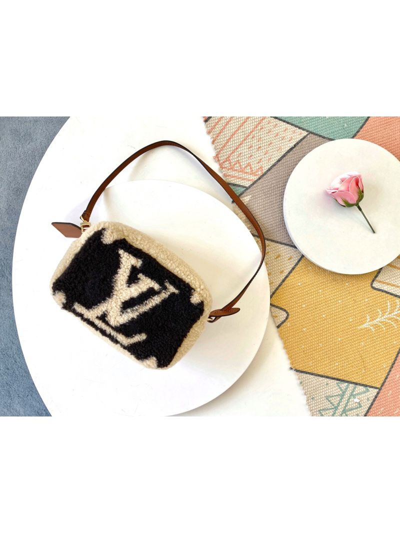 Louis Vuitton LV Teddy Beach Pouch M68599