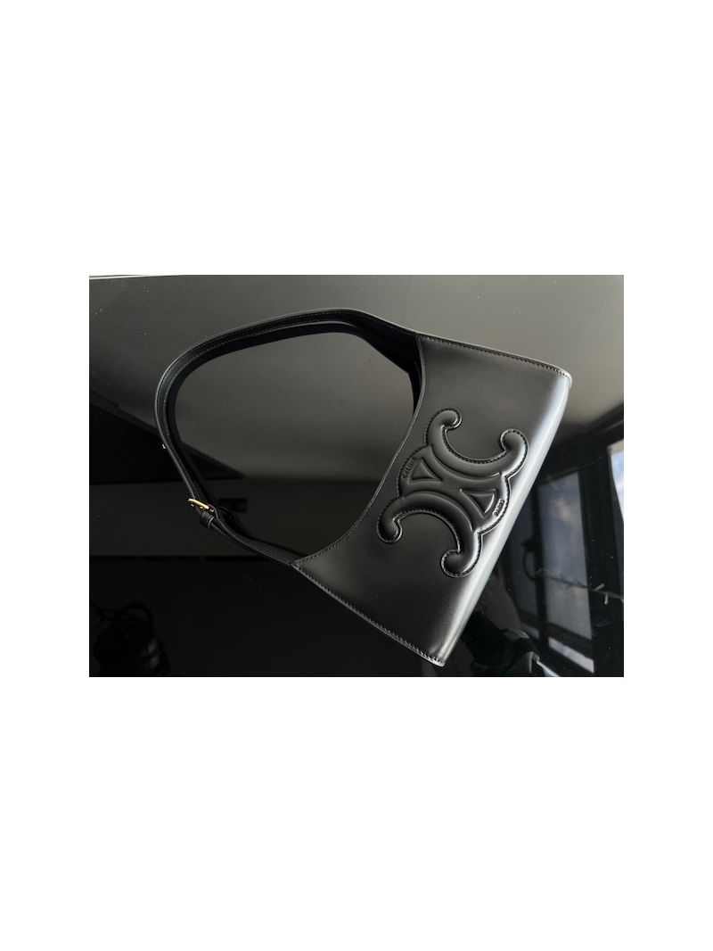 Celine Shoulder Bag Cuir Triomphe In Smooth Calfskin 198153 Black