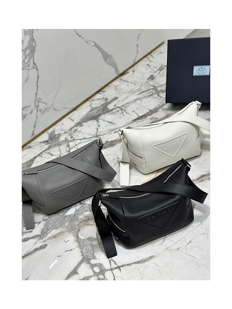 Prada Leather bag with shoulder strap 2VH165 Black