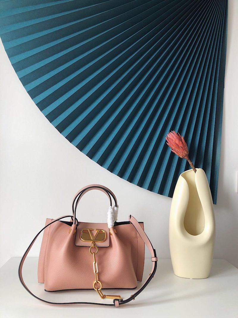 Valentino Garavani Vlogo Escape Grainy Calfskin Shopper SW2B0D99 Poudre