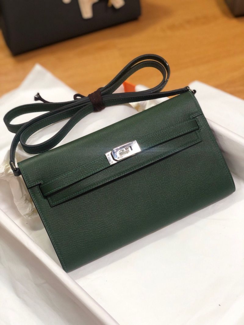 Hermes Epsom Kelly Wallet To Go in Green
