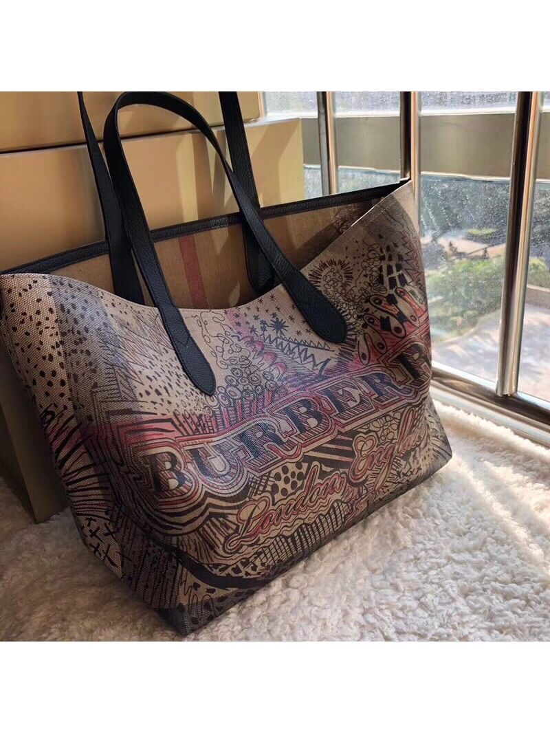 Burberry The Medium Reversible Doodle Tote Classic Check