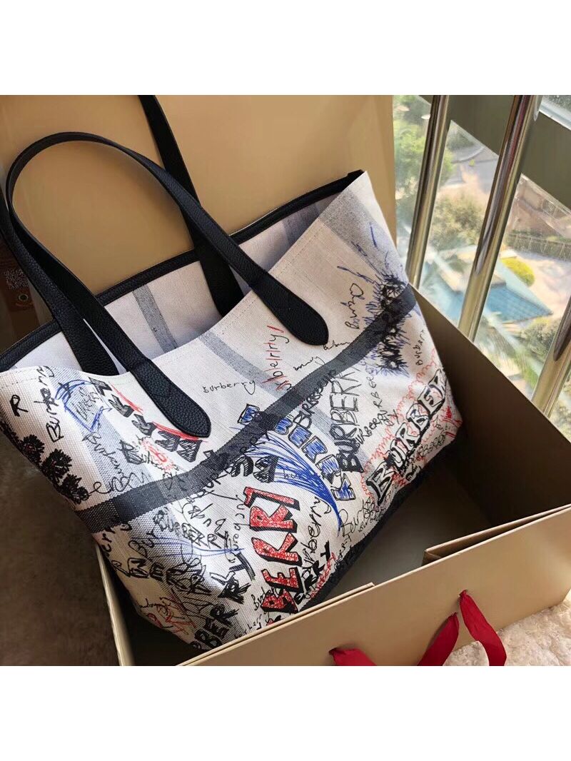 Burberry The Medium Reversible Doodle Tote White Black