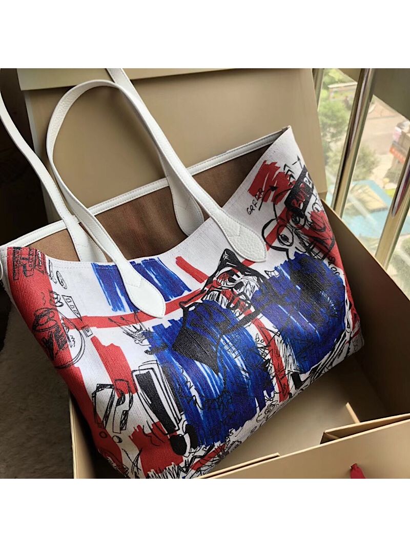 Burberry The Medium Reversible Doodle Tote White