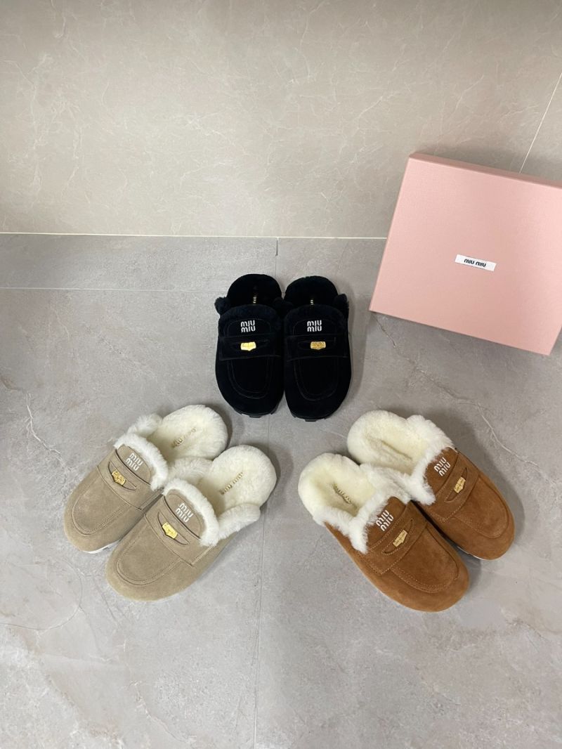 Miu Miu Logo-Embossed Slippers with Shearling 5D058E
